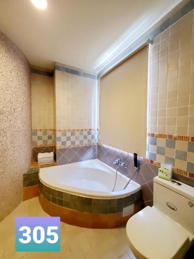 E-Ping Castle Hotel Nanwan Buitenkant foto